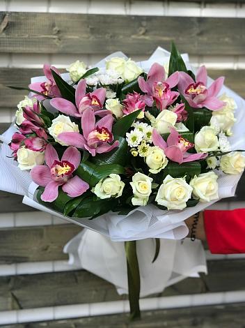 Букет цветов из: Розы и Хризантемы в Лобаново Тульская область